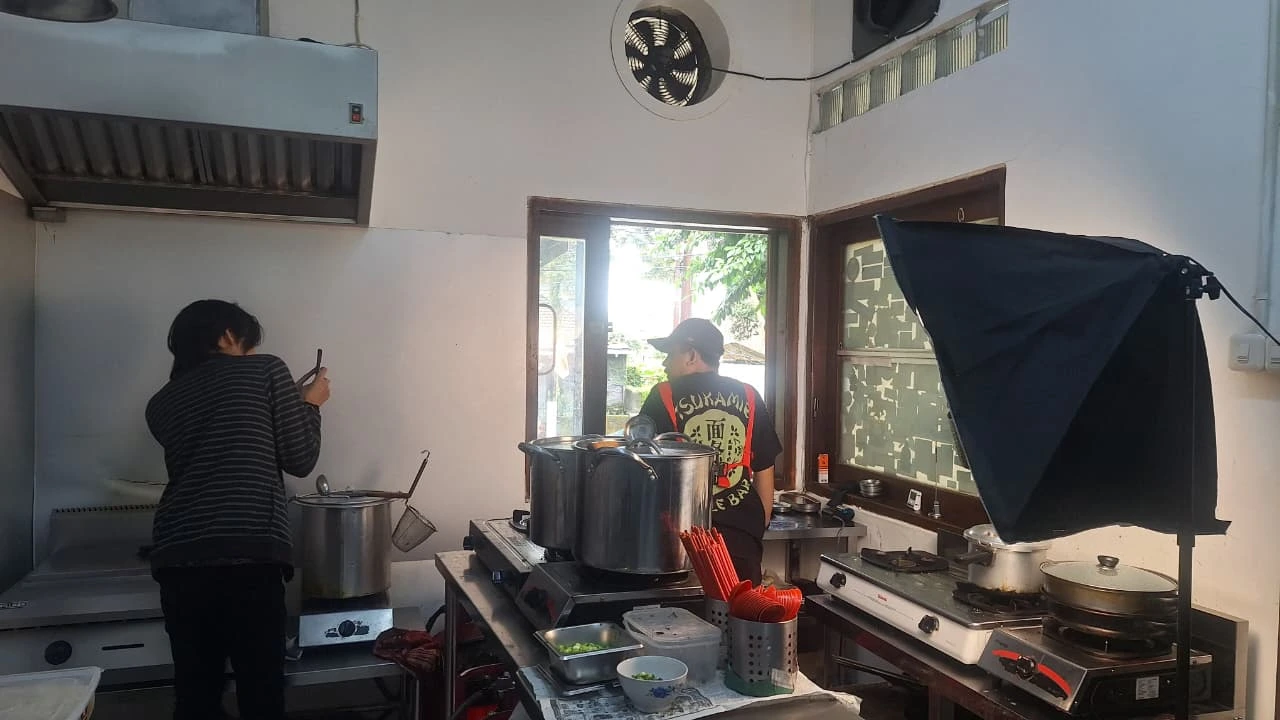 Behind The Scenes 2